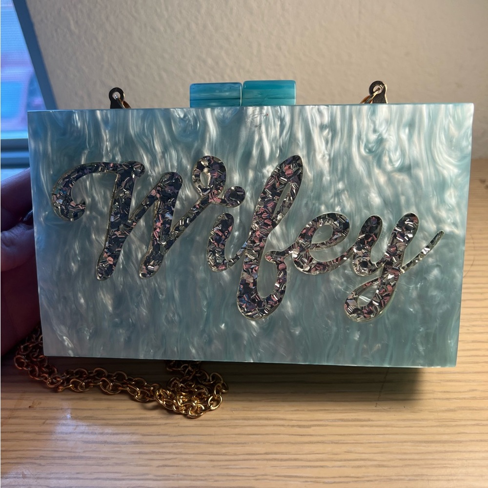 Wifey purse with chain